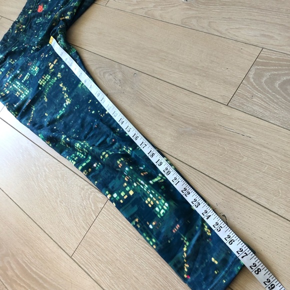 Nike RU City Print Leggings Size XS - Picture 9 of 9